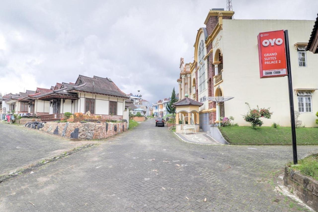 โอโย 2997 แกรนด์ สวีท พาเลซ 2 Hotel Sindanglaya ภายนอก รูปภาพ